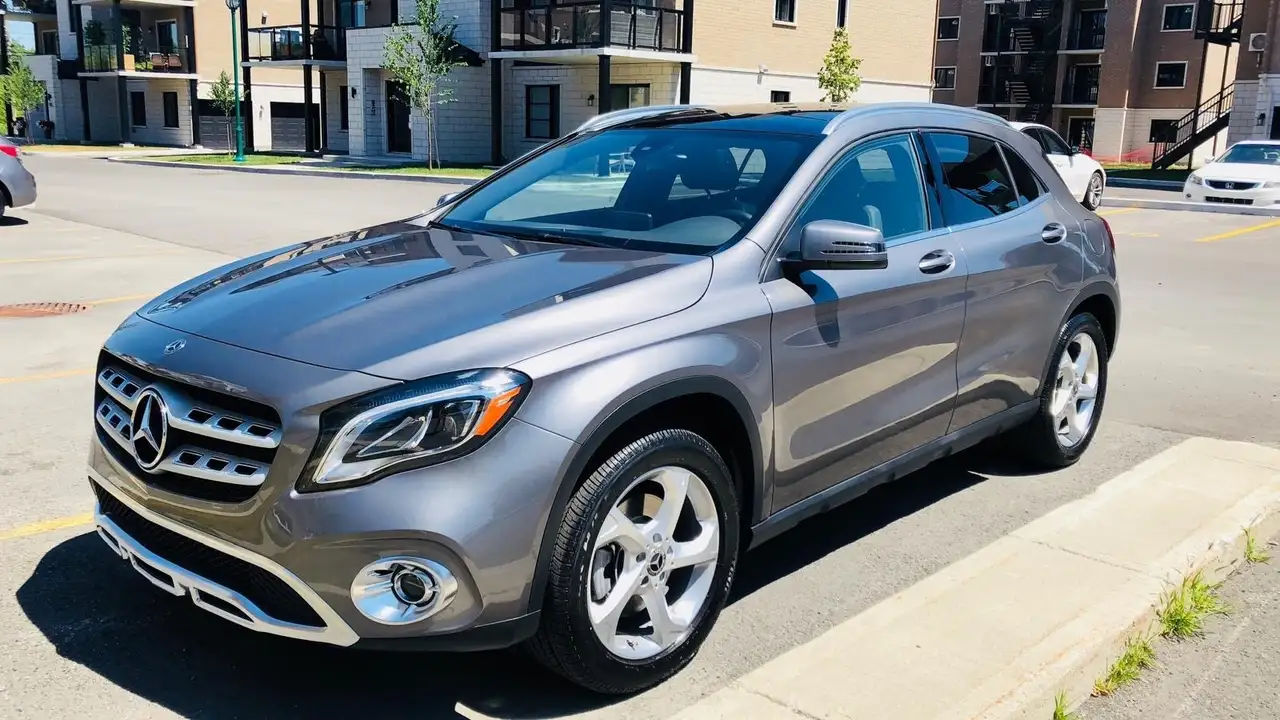 Mercedes-Benz GLA снимка Mercedes-Benz GLA