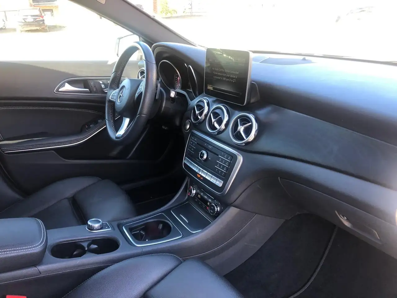 Mercedes-Benz GLA снимка Mercedes-Benz GLA