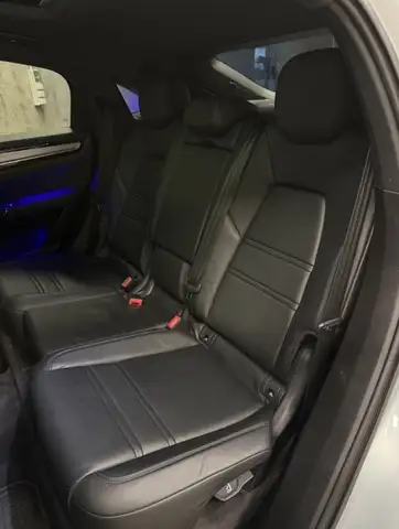 Porsche Cayenne view 11