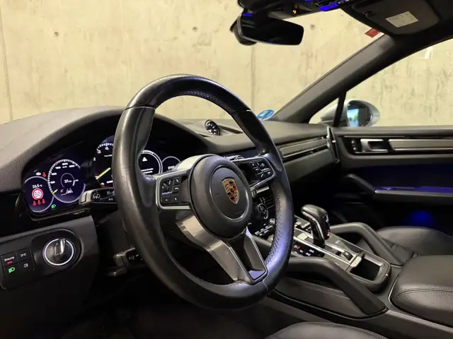 Porsche Cayenne view 7