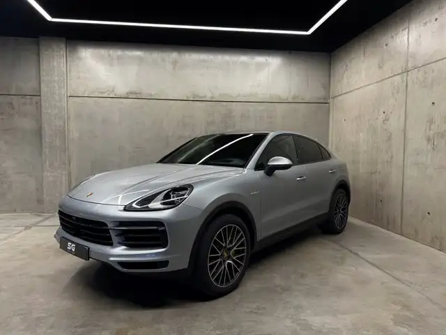Porsche Cayenne view 3