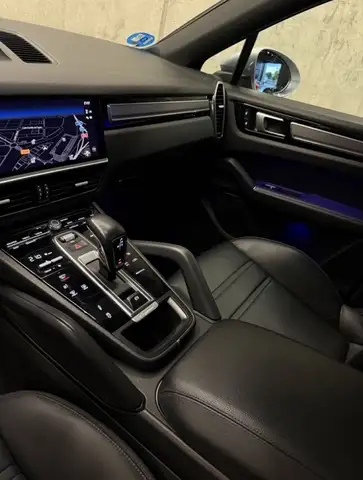 Porsche Cayenne view 15