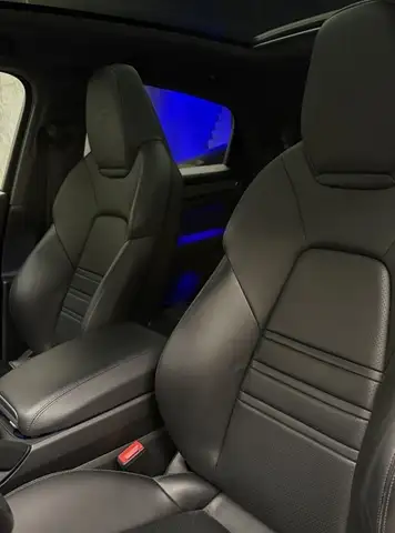 Porsche Cayenne view 9
