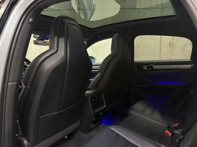 Porsche Cayenne view 10