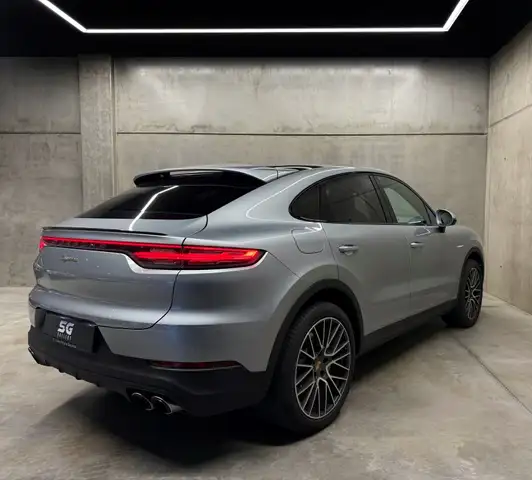 Porsche Cayenne view 6
