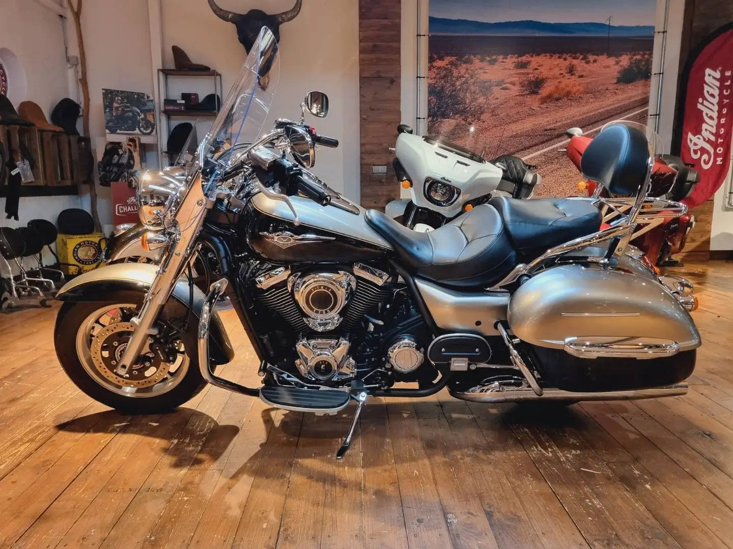 Kawasaki Vulcan 1700 Nomad ABS "Top"100 Jahre (250/4,99%) Zilver - 1