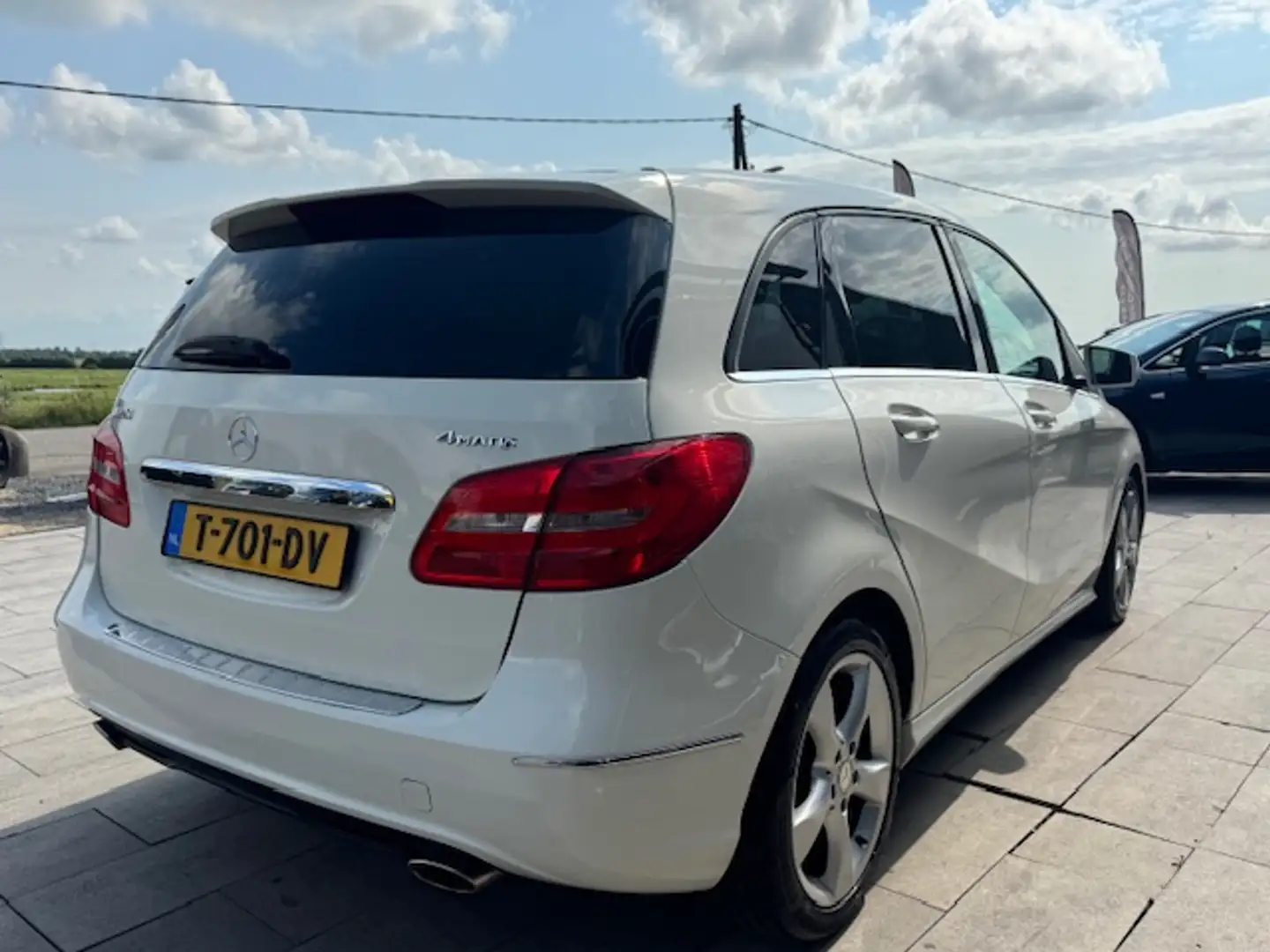 Mercedes-Benz B 220 4MATIC Wit - 2