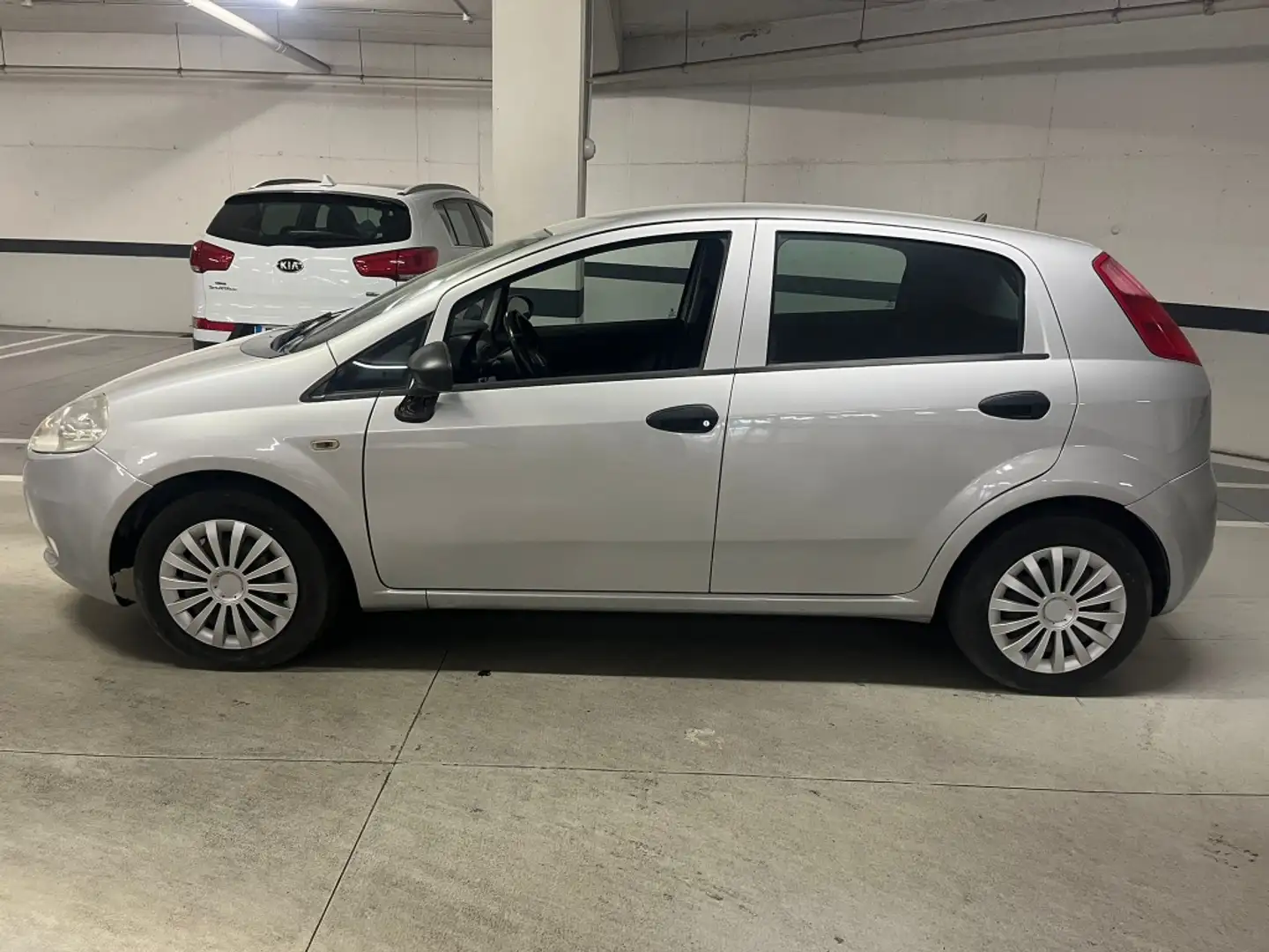 Fiat Grande Punto 1.3Mjt Active Serie 5 S&S Silber - 2