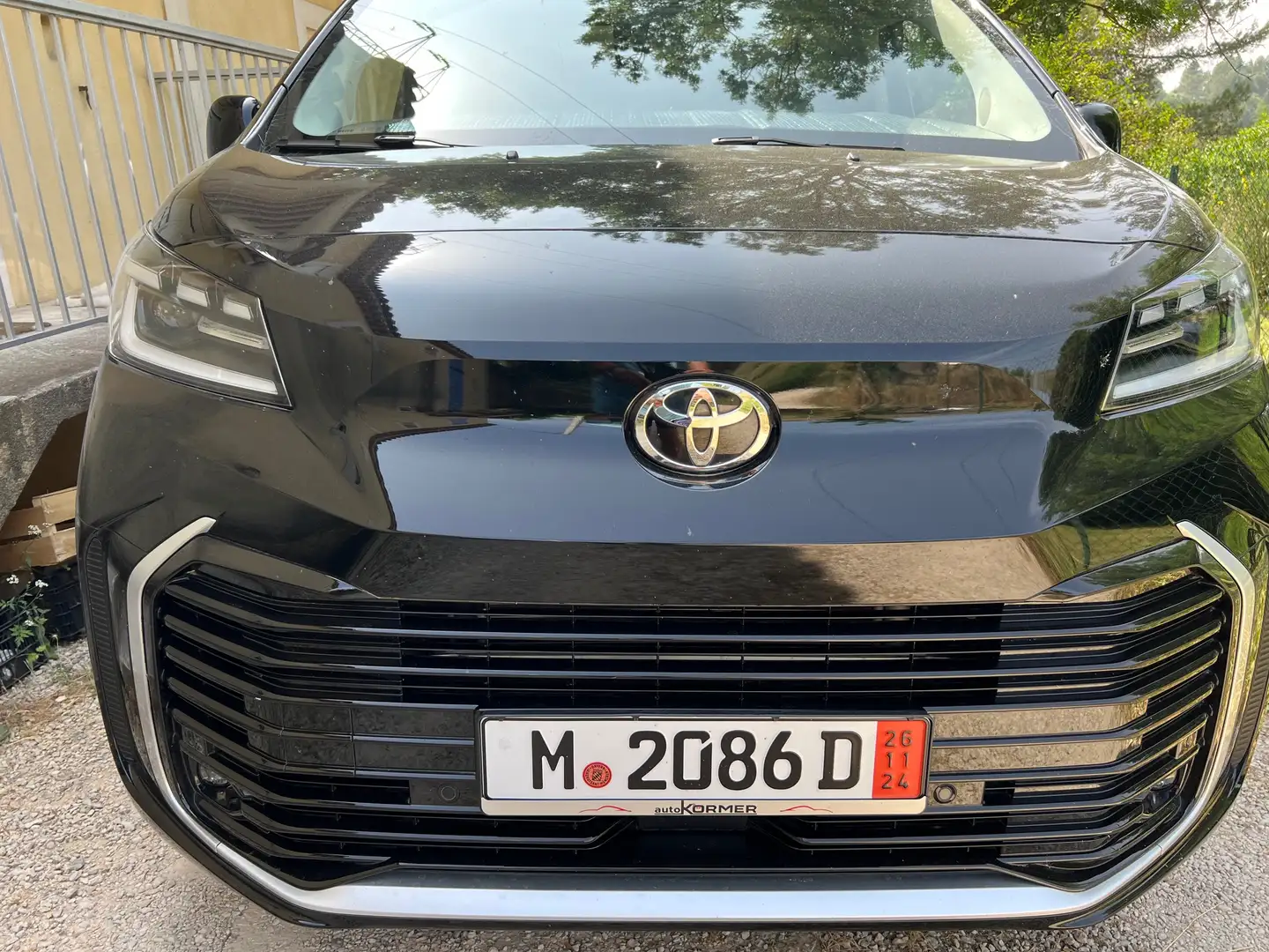 Toyota Proace Proace Verso Medium 2.0L 180 D-4D BVA8 Lounge Noir - 1