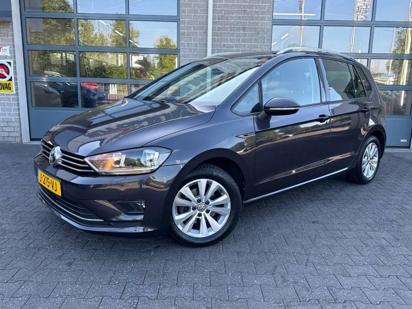 Volkswagen Golf Sportsvan 1.2 TSI Business Edition | STOELVERWARMING | ELEK Paars - 1