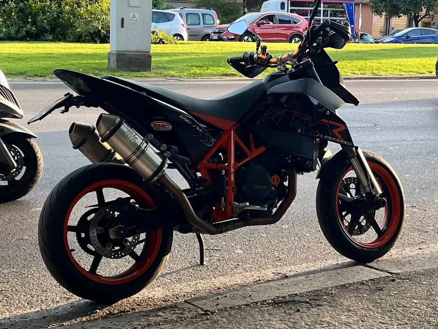 KTM 690 Supermoto Versione R crna - 1