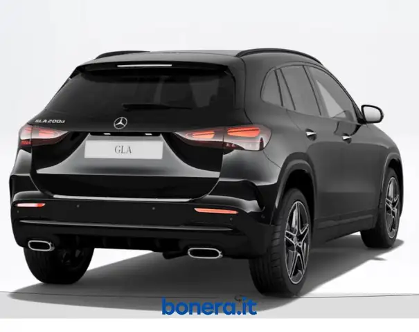 Mercedes-Benz Gla view 3