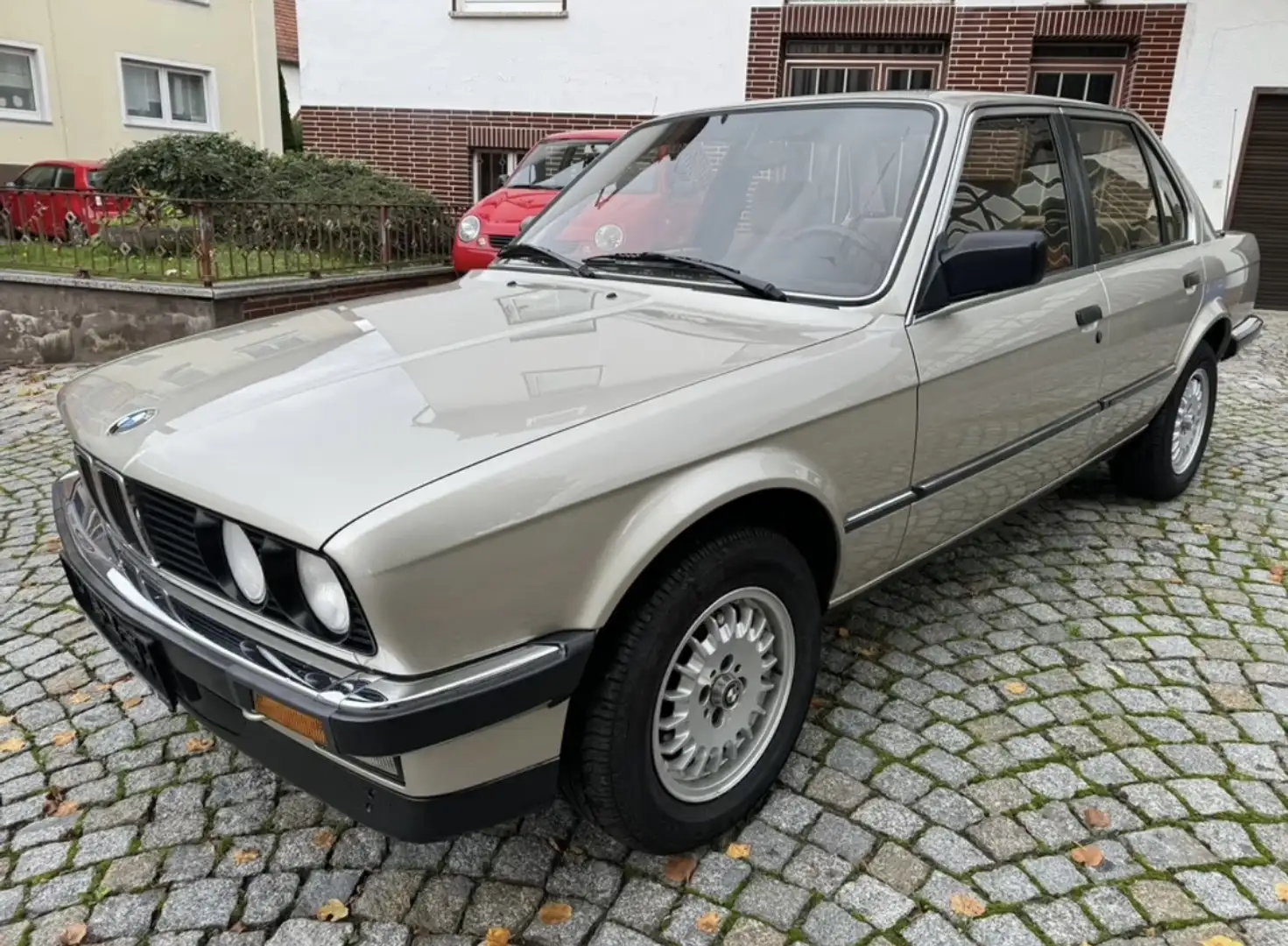 BMW 320 I Beige - 1