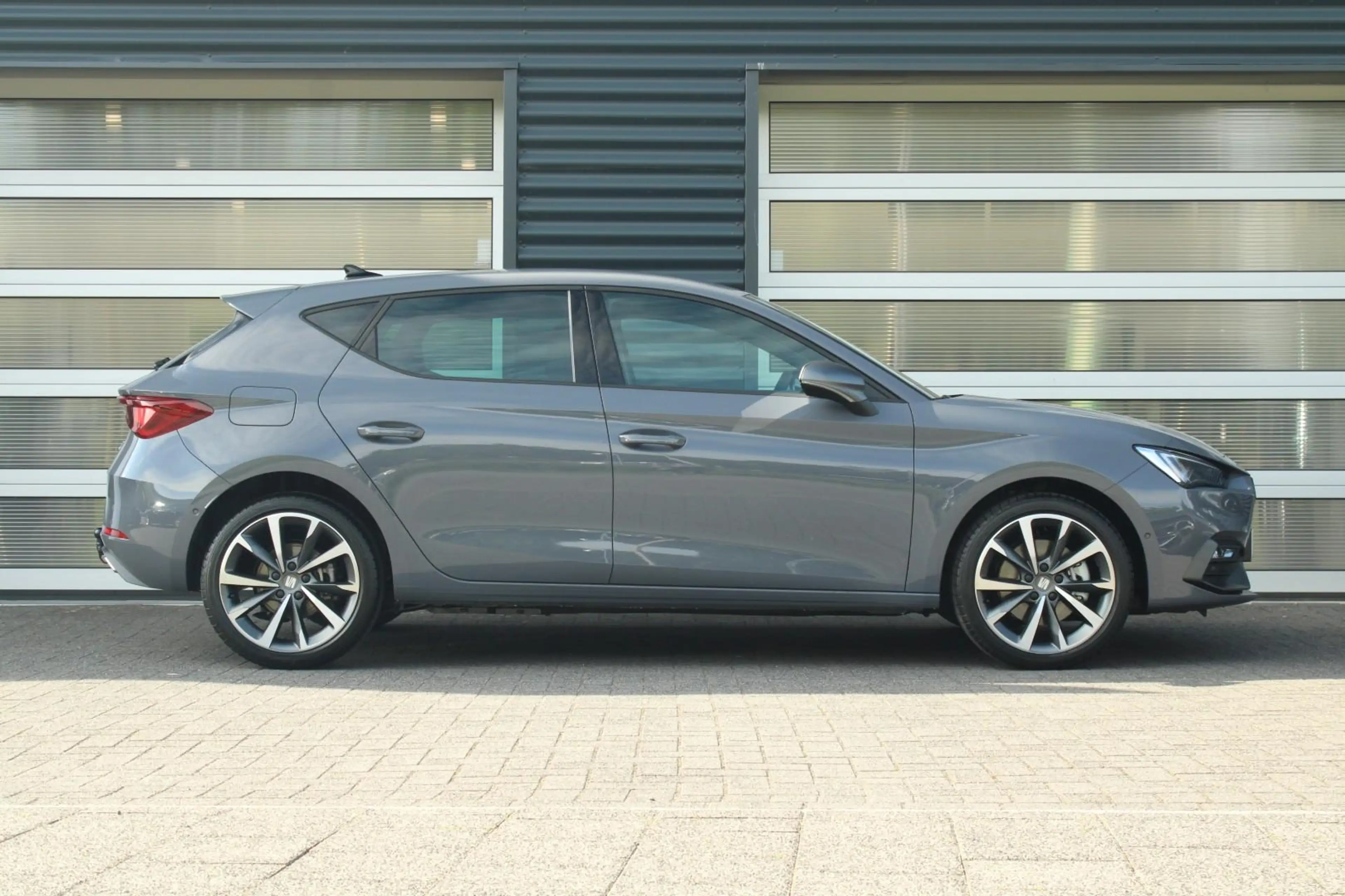 SEAT Leon e-Hybrid 1.5 TSI 204pk DSG FR Business | LMV 18'' | Trekhaa — photo 3
