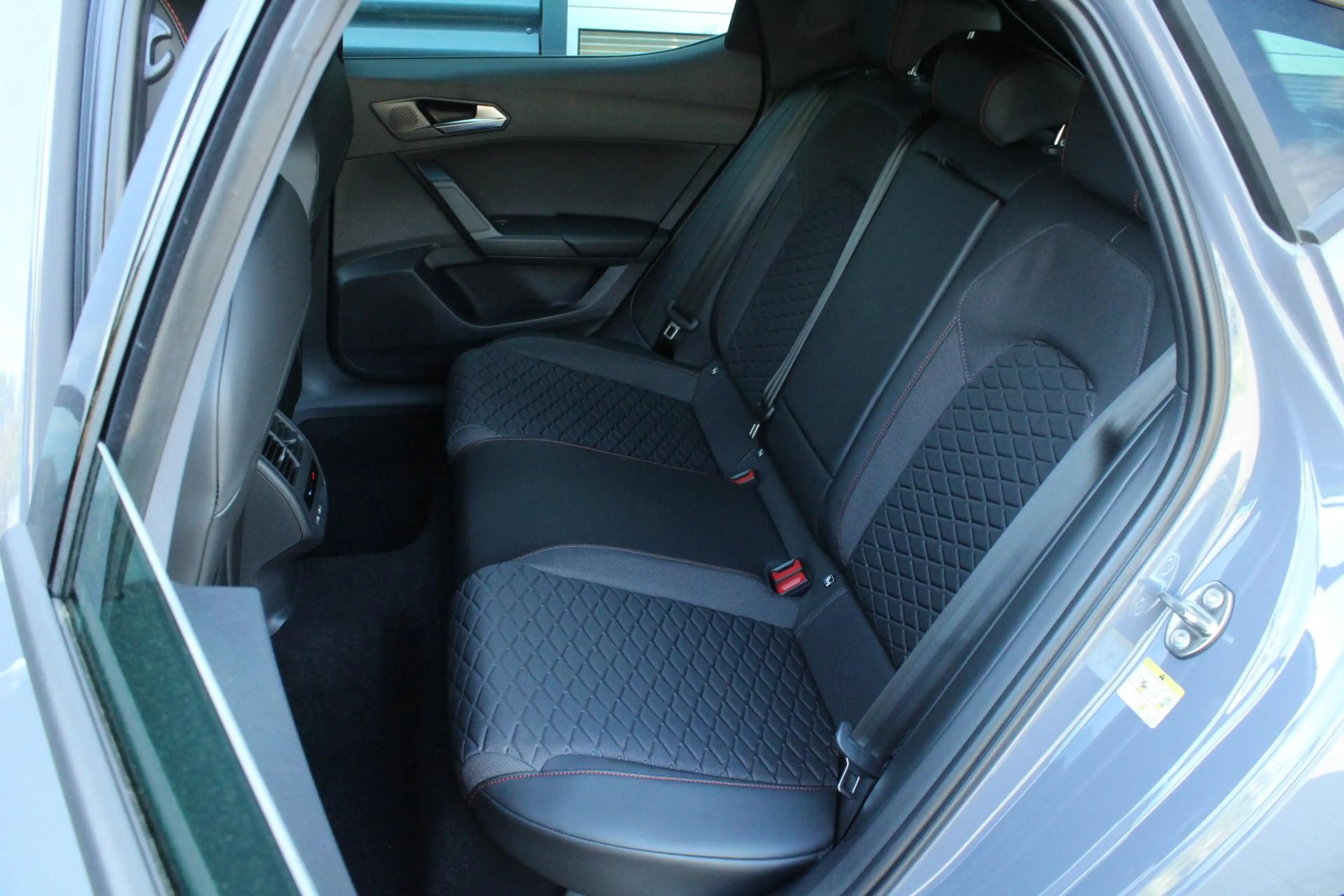 SEAT Leon e-Hybrid 1.5 TSI 204pk DSG FR Business | LMV 18'' | Trekhaa — photo 6