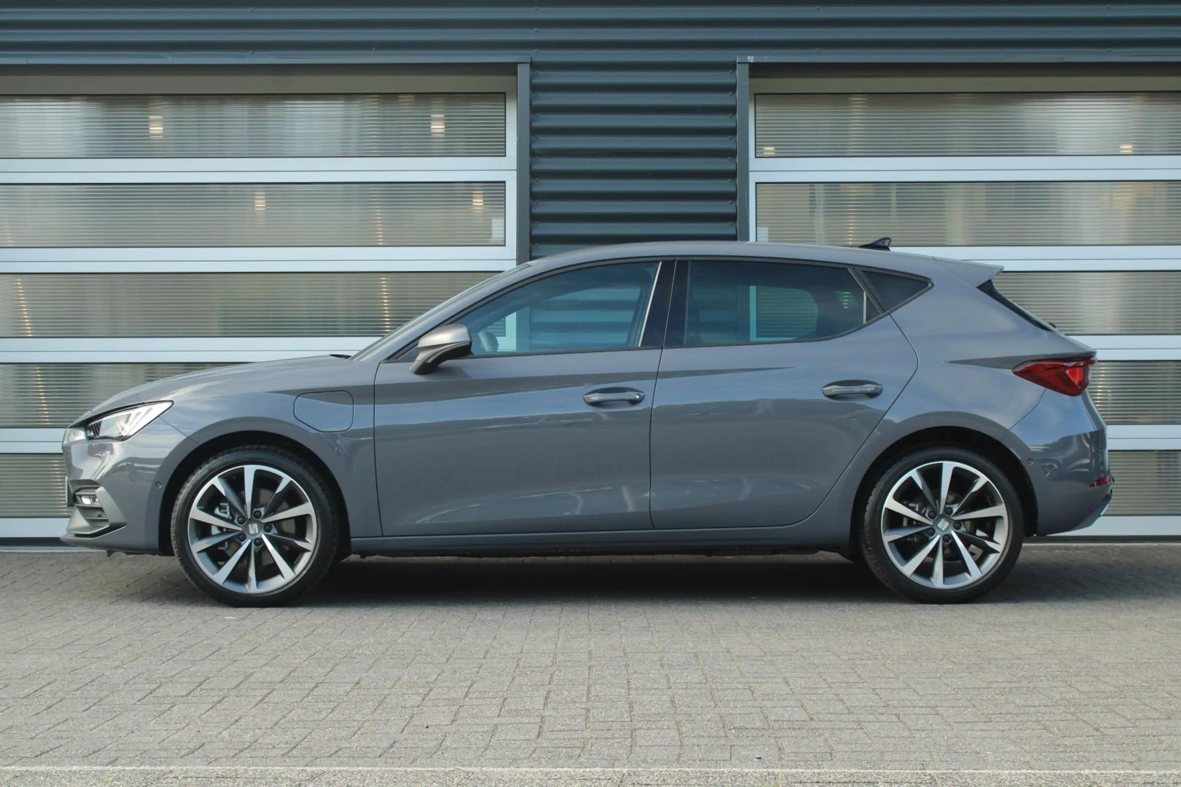 SEAT Leon e-Hybrid 1.5 TSI 204pk DSG FR Business | LMV 18'' | Trekhaa — photo 12