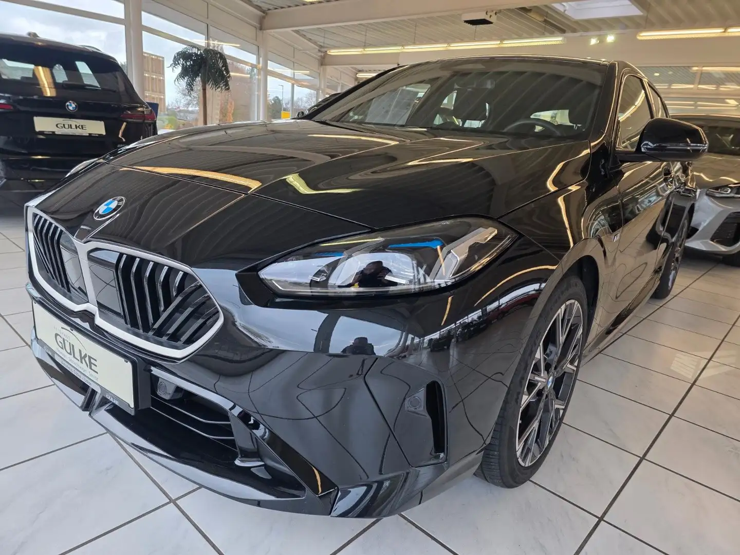 BMW 120 i Limousine M SportPDC, Kam, Nav, Hifi Schwarz - 1