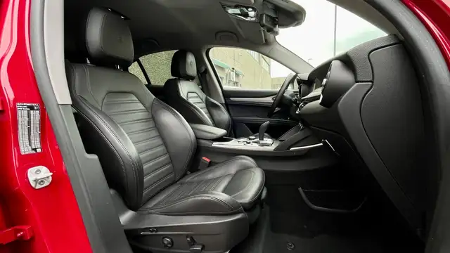Alfa Romeo Stelvio view 14