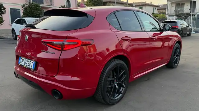 Alfa Romeo Stelvio view 9