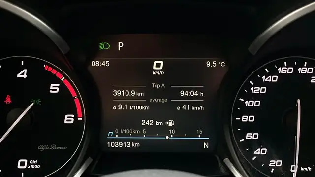 Alfa Romeo Stelvio view 15