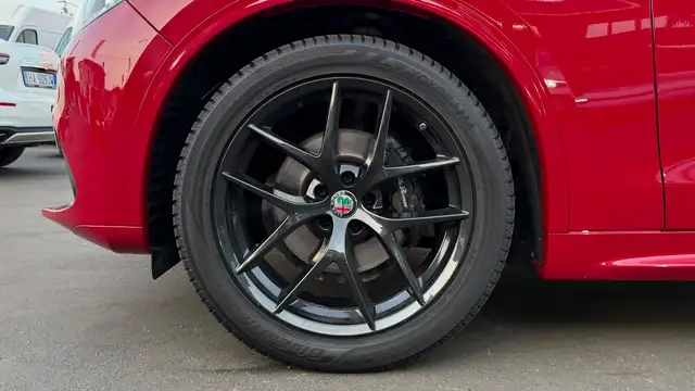 Alfa Romeo Stelvio view 6