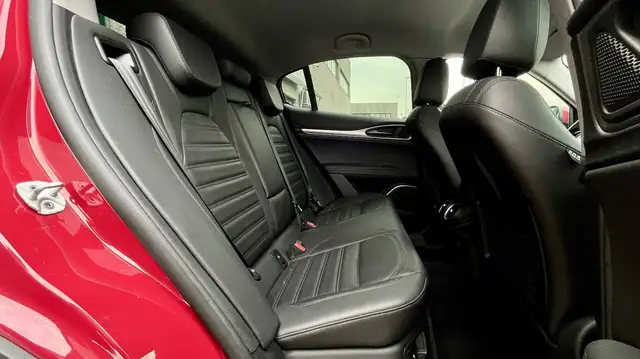 Alfa Romeo Stelvio view 13