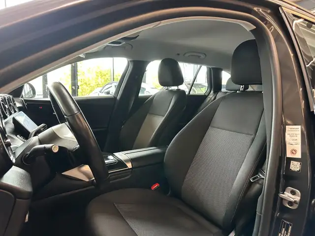 Mercedes-Benz C view 8