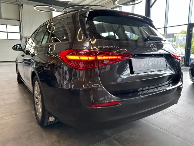 Mercedes-Benz C view 5