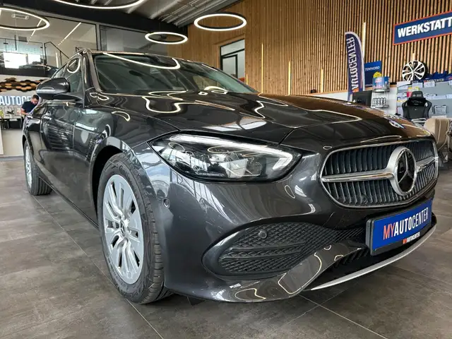 Mercedes-Benz C view 3