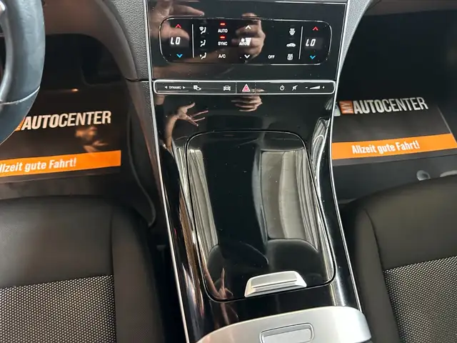 Mercedes-Benz C view 10