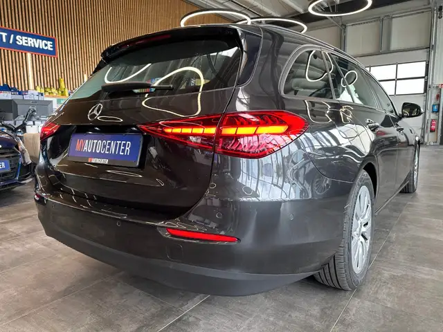 Mercedes-Benz C view 2