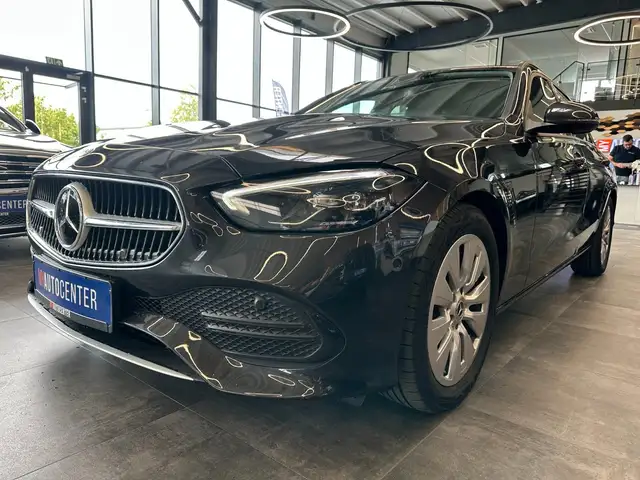 Mercedes-Benz C view 4