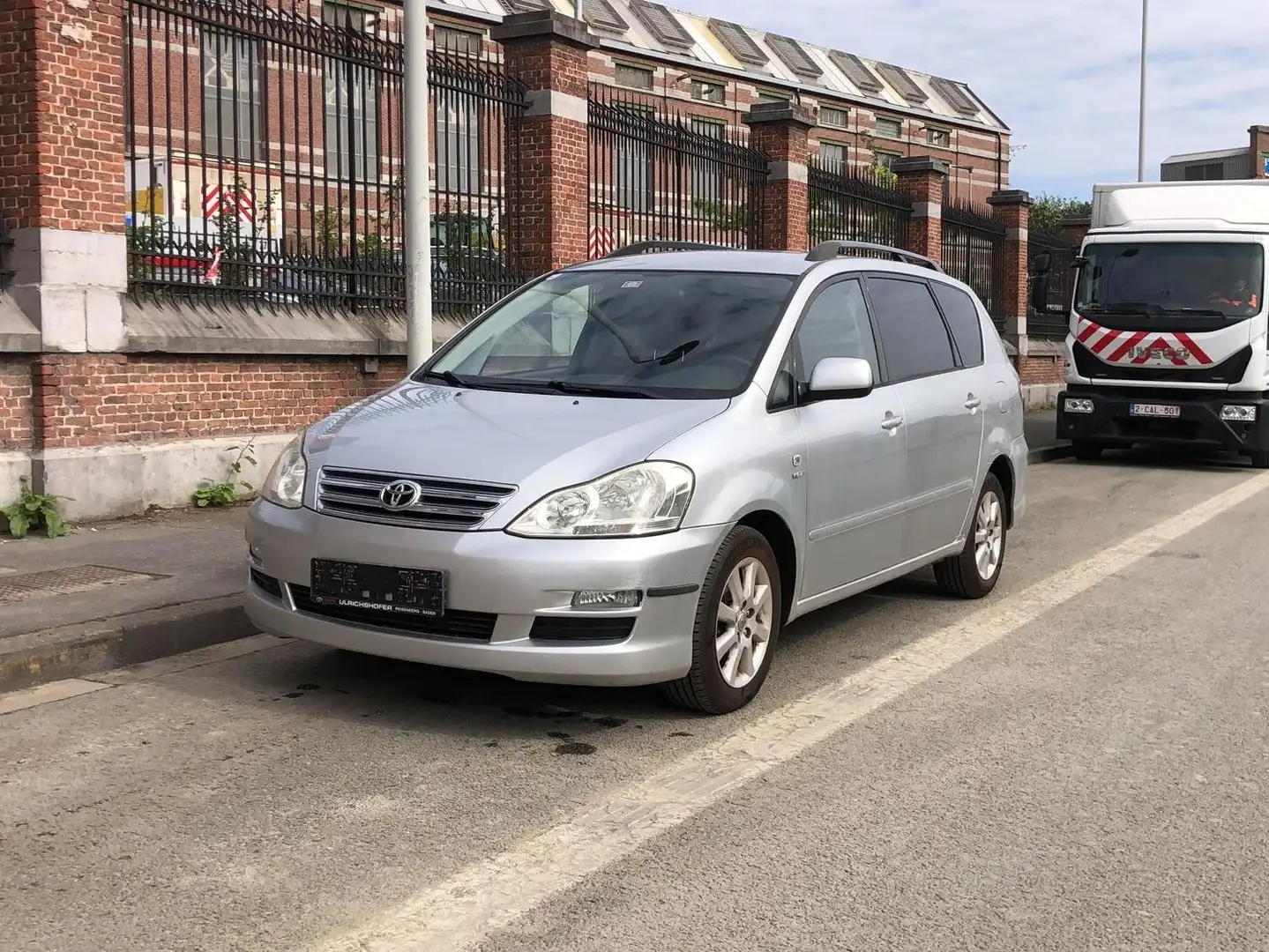 Toyota Avensis Verso Avensis Verso 2.0i VVT-i 16v D4 Linea Sol 7pl. Grau - 1