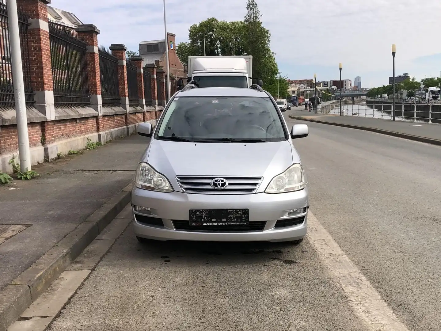 Toyota Avensis Verso Avensis Verso 2.0i VVT-i 16v D4 Linea Sol 7pl. Grau - 2