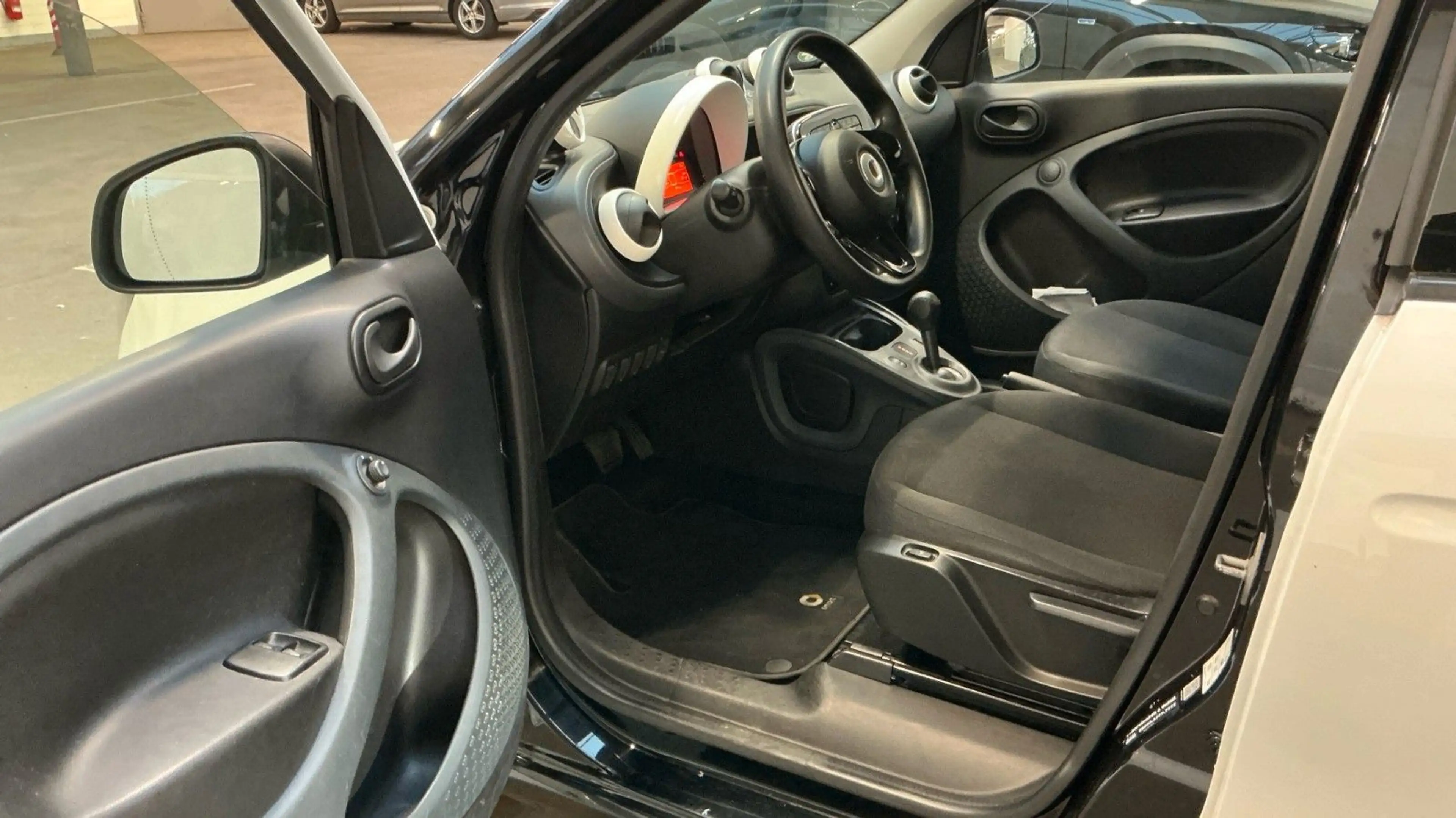 smart forFour electric drive / EQ SHZ*Cool & Audio — photo 5