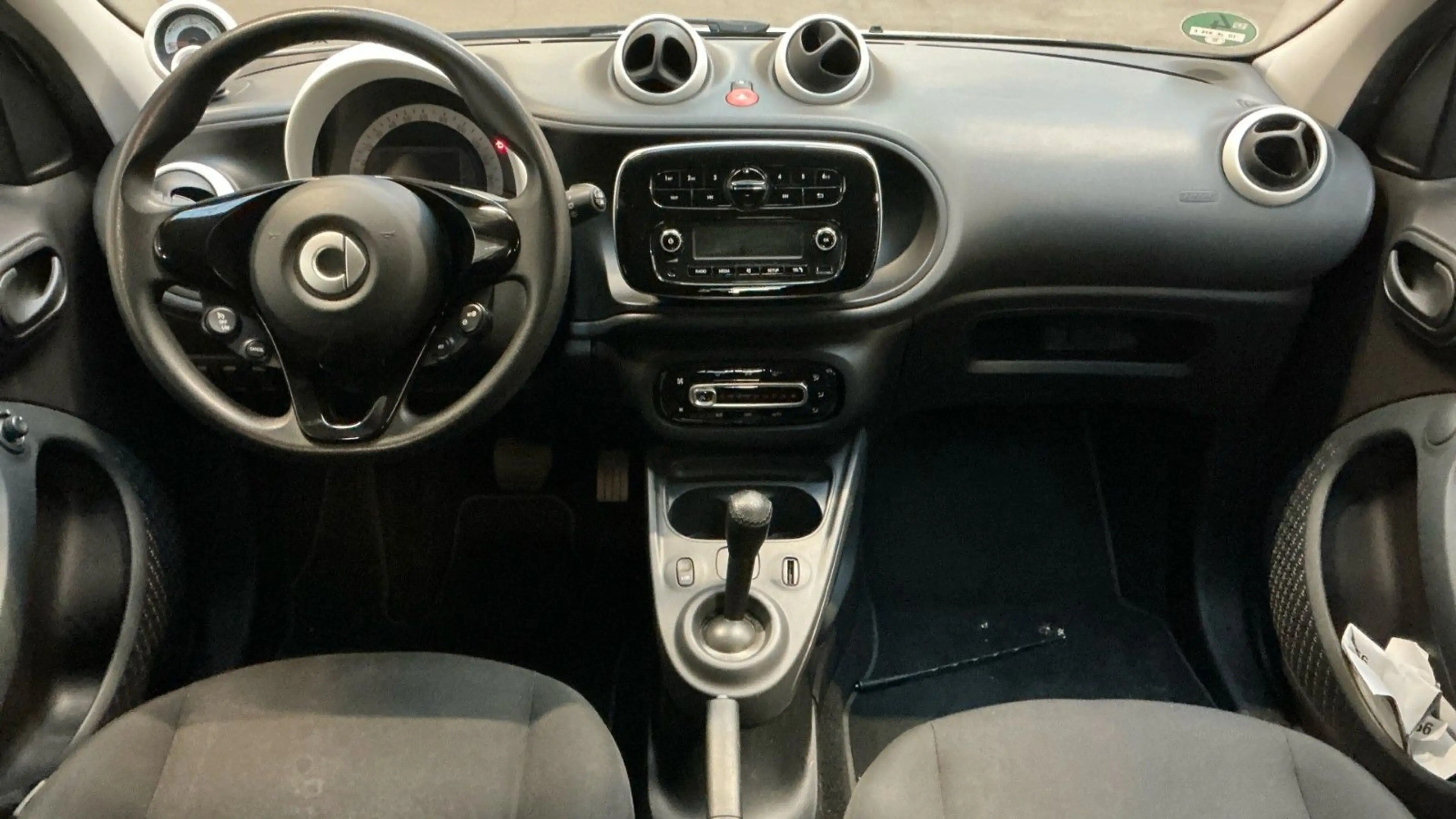 smart forFour electric drive / EQ SHZ*Cool & Audio — photo 6