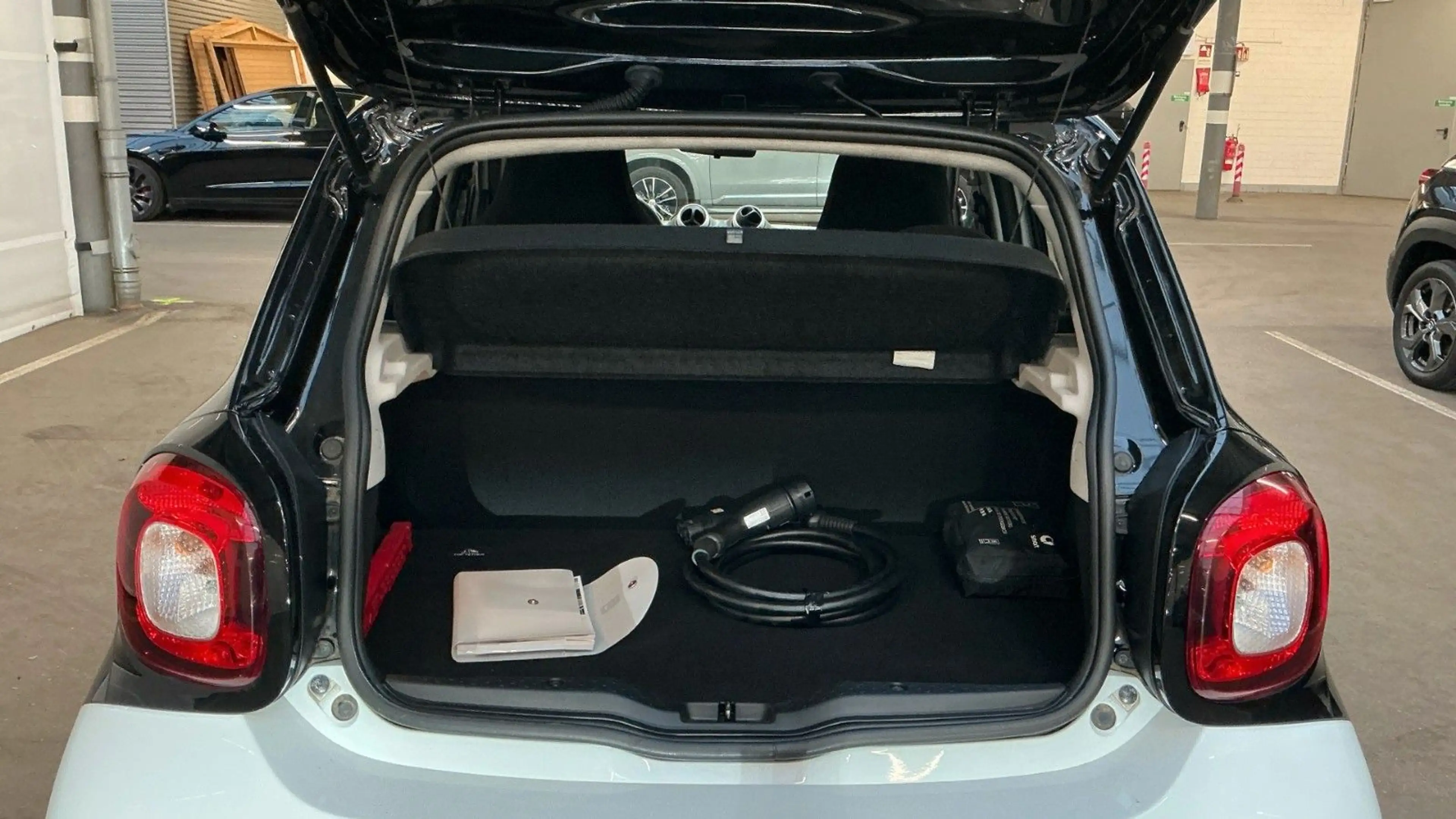 smart forFour electric drive / EQ SHZ*Cool & Audio — photo 3