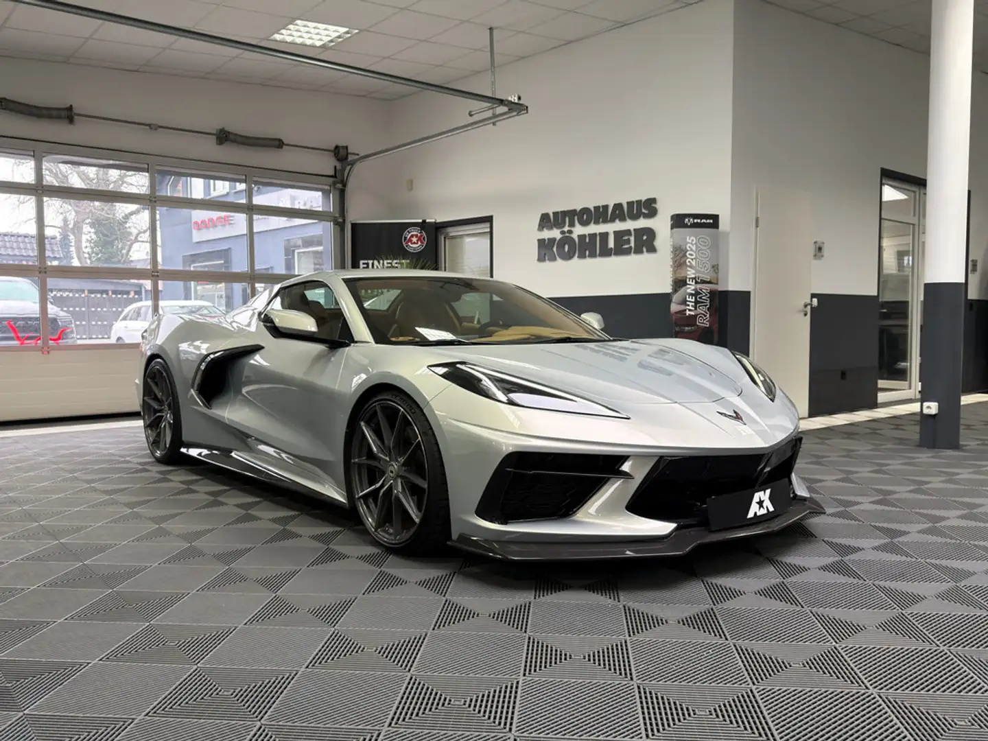 Corvette C8 Cabrio 6.2 V8 3LT Z51 Callaway, NAP Silber - 2