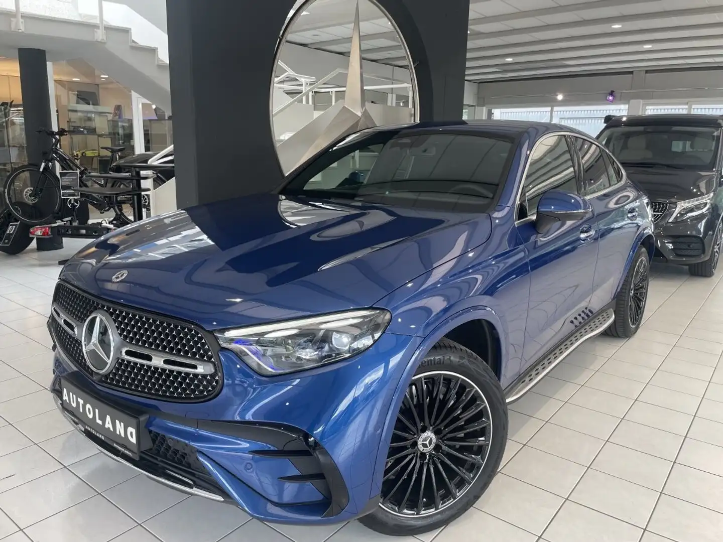 Mercedes-Benz GLC 300 de 4Matic Coupe AMG LINE Blau - 2