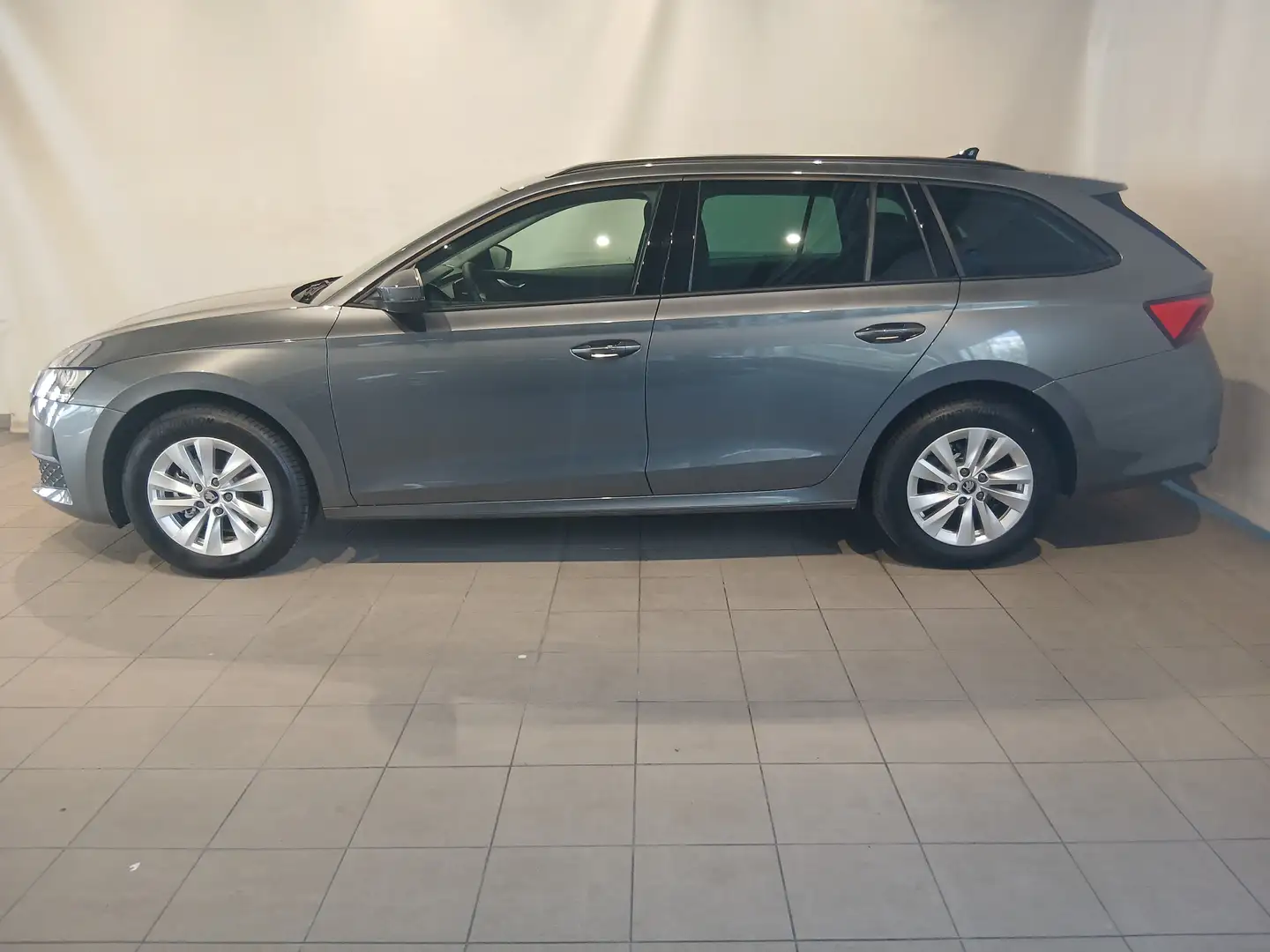 Skoda Octavia 1.5 TSI 85 kW Essence/AHV Grau - 2