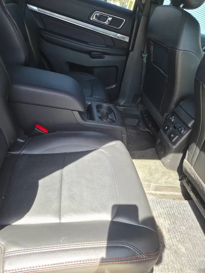 Ford Explorer photo Ford Explorer