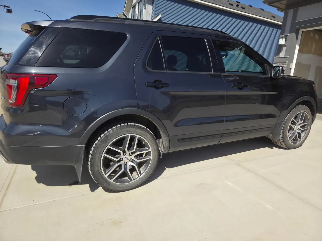 Ford Explorer photo Ford Explorer