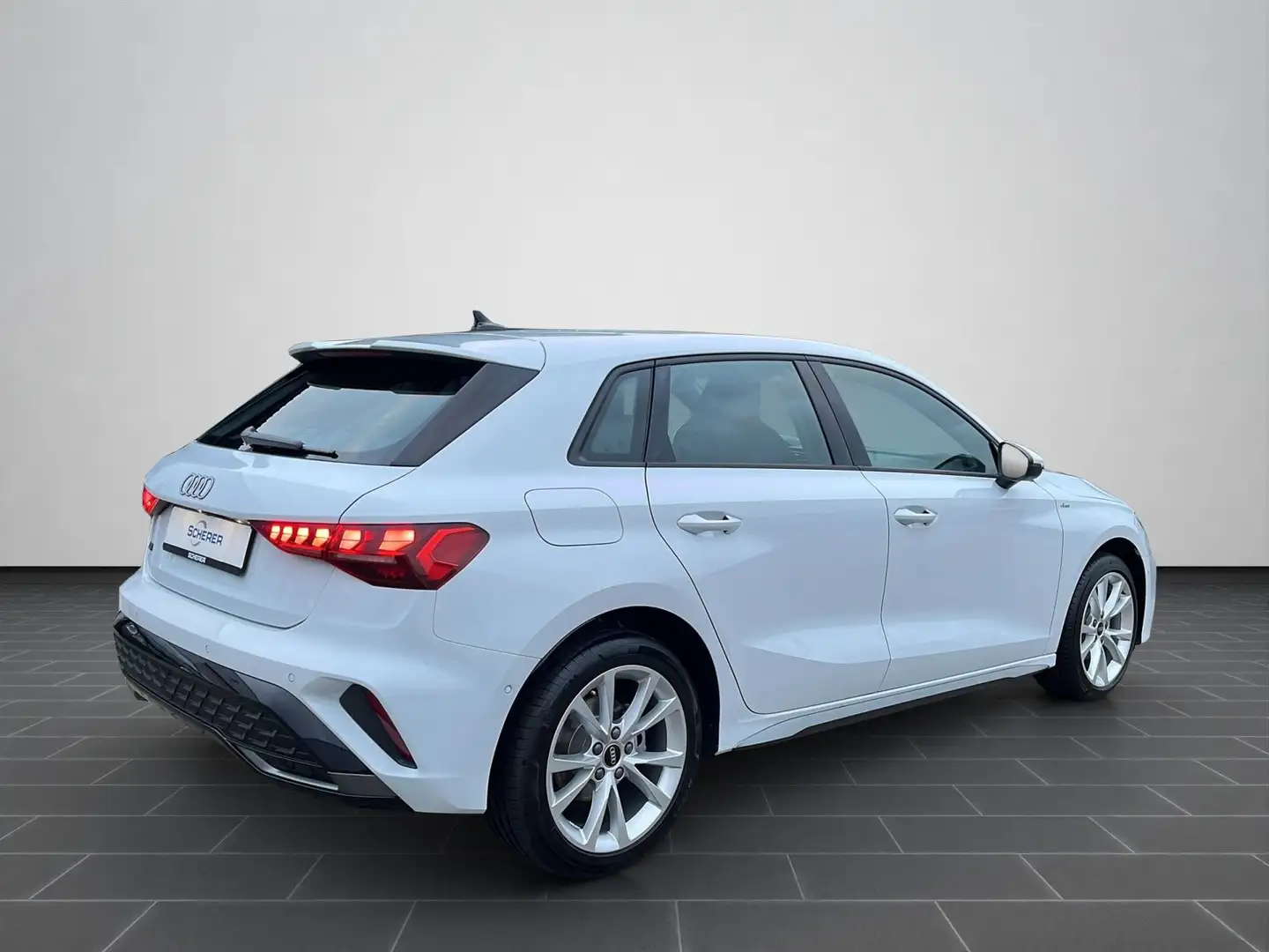 Audi A3 35 TFSI S tronic S-Line NAVI/LED/RF Weiß - 2