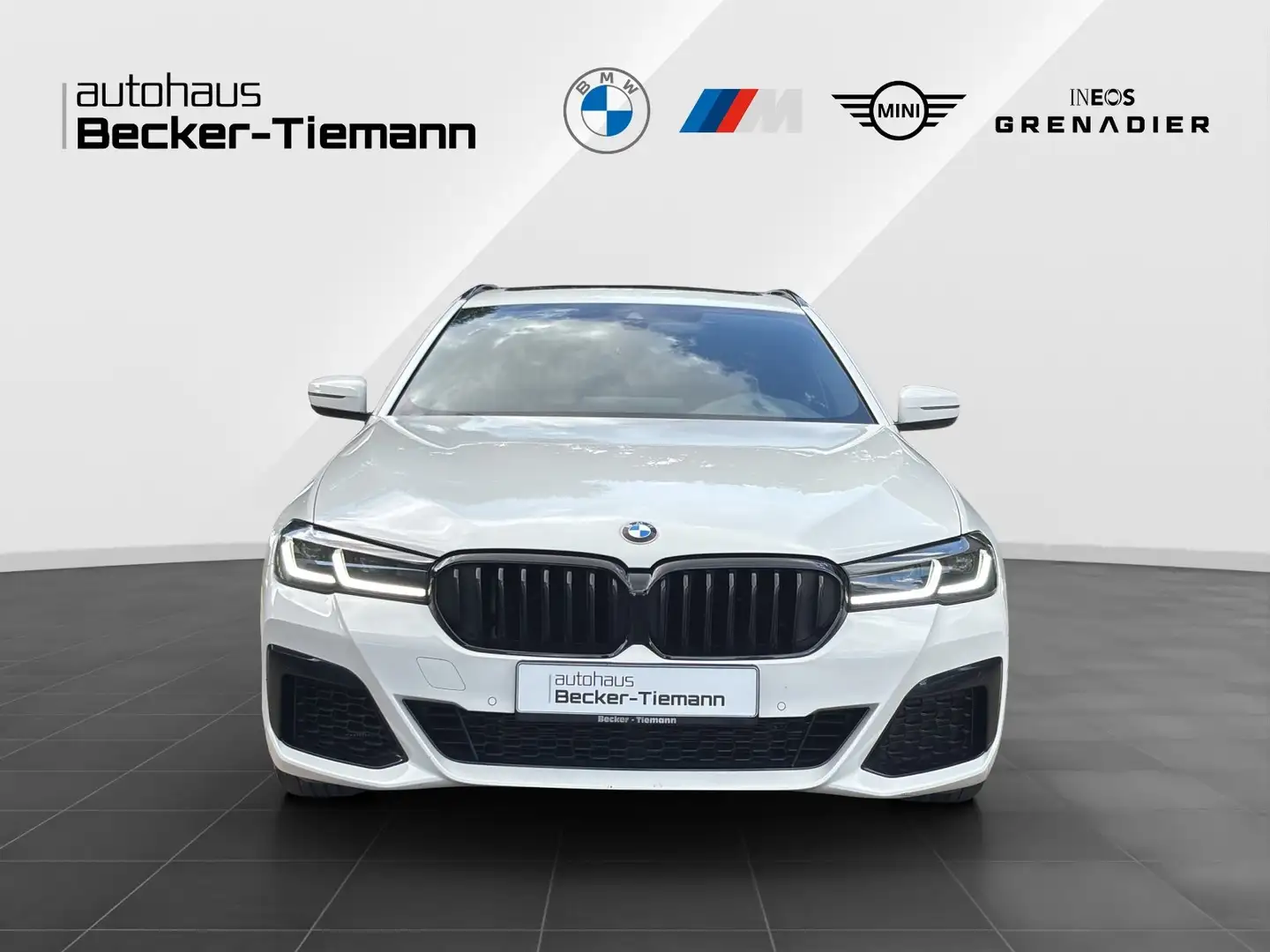 BMW 540 i xDrive Touring M Sport | AHK | M Sportbremse | P White - 2
