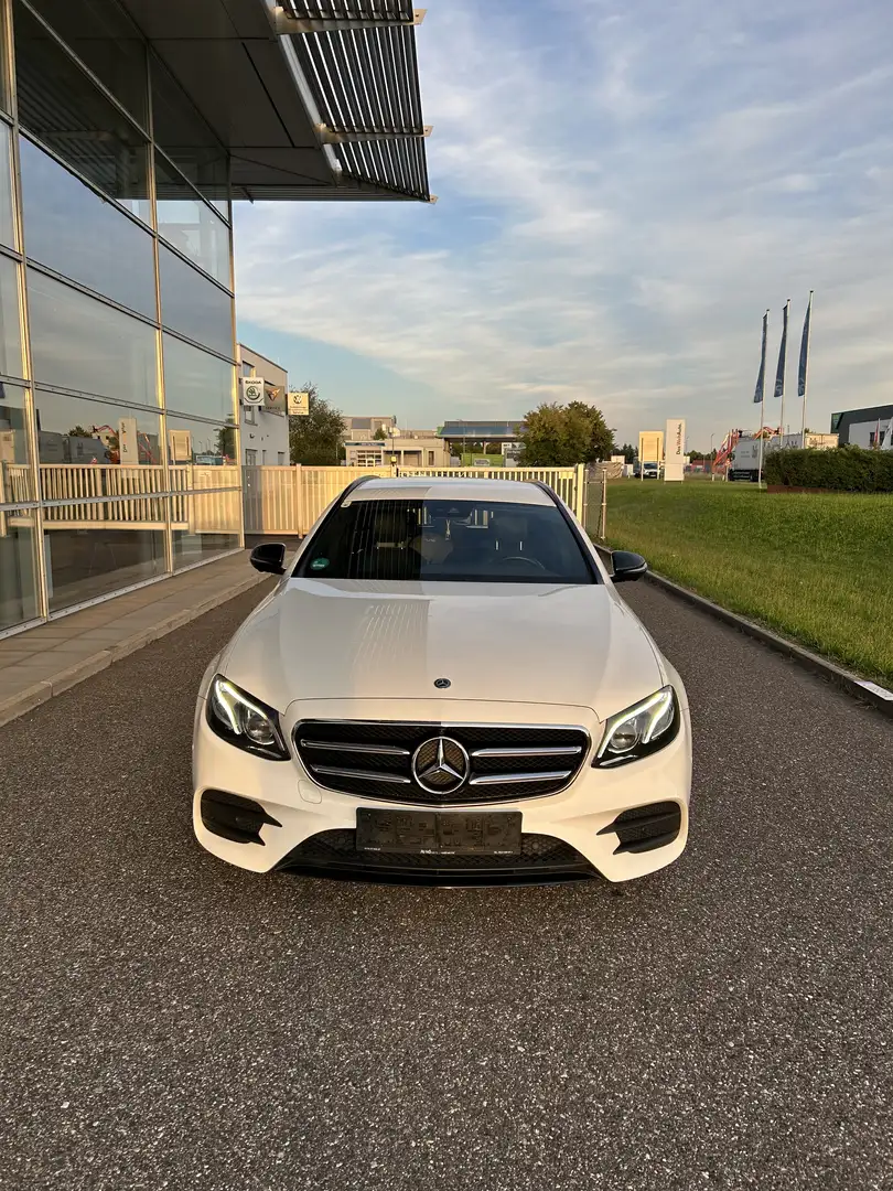 Mercedes-Benz E 220 d T Aut. AMG-Line Weiß - 2