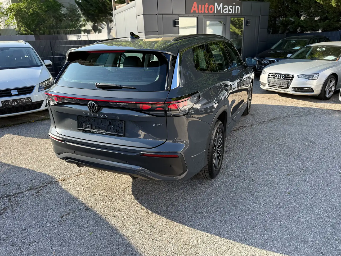 Volkswagen Tayron Tayron 1,5 eTSI ACT Life DSG Life //7-SITZER// Grau - 2