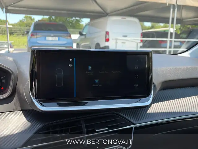 Peugeot 208 view 10