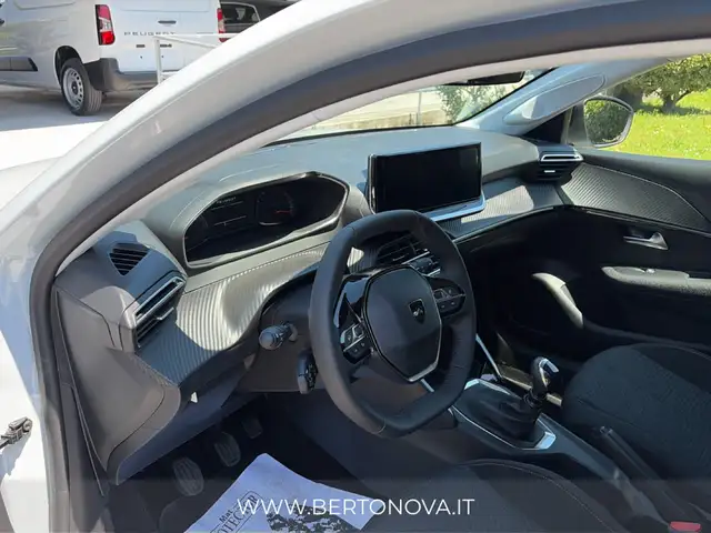 Peugeot 208 view 8