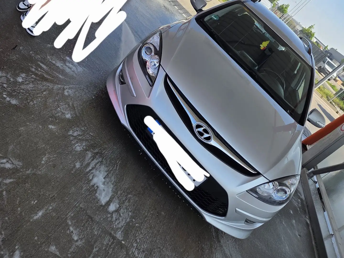 Hyundai i30 1.6 CRDi blue Classic Grau - 2