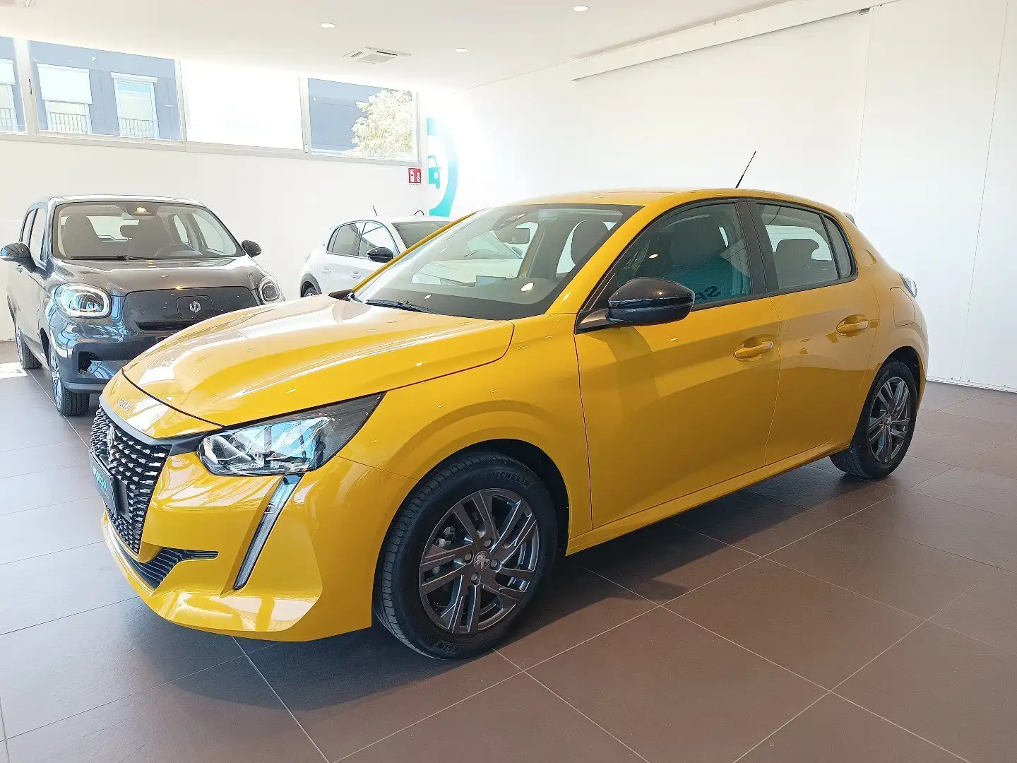 Peugeot 208 1.2 puretech Active Pack s&s 75cv Jaune - 1